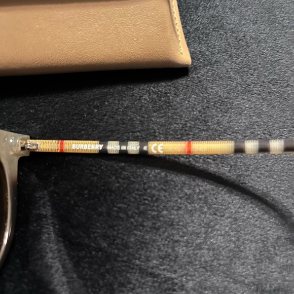 BURBERRY SUNGLASSES (New) - Picture 2 of 7